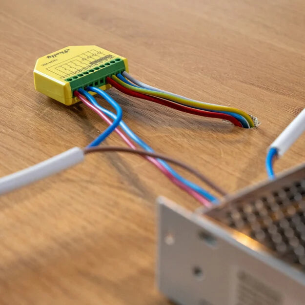Shelly Plus RGBW PM contrôleur LED pack de 2 WiFi