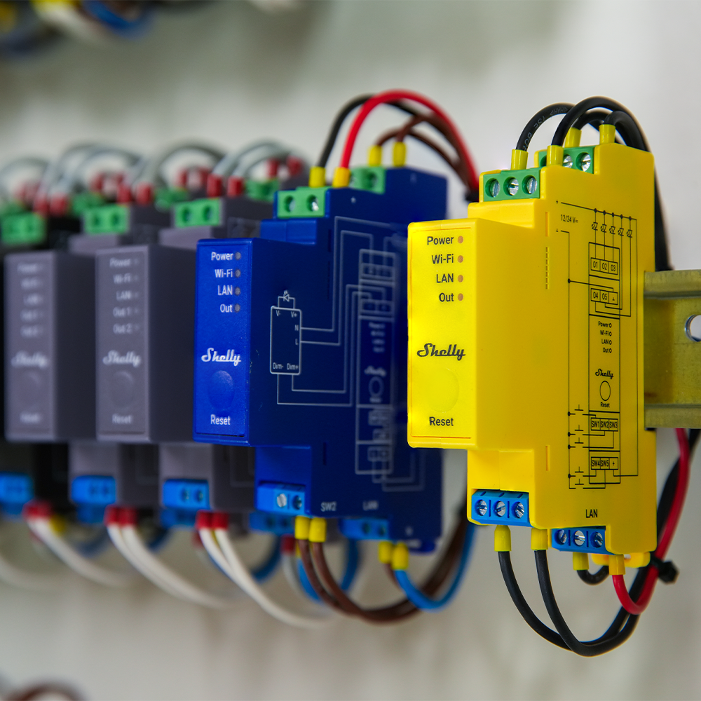 Shelly Pro RGBWW PM contrôleur LED RGBWW rail DIN